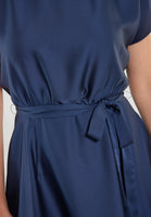 5AB014 - Uni satijnen midi jurk met gerende rok